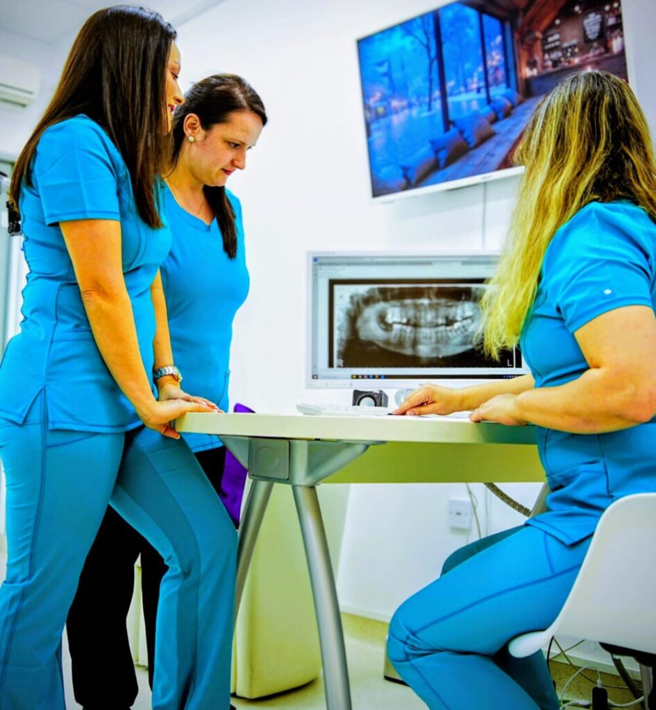 cabinet stomatologic DentalResQ Bucuresti echipa medici stomatologi consultatie